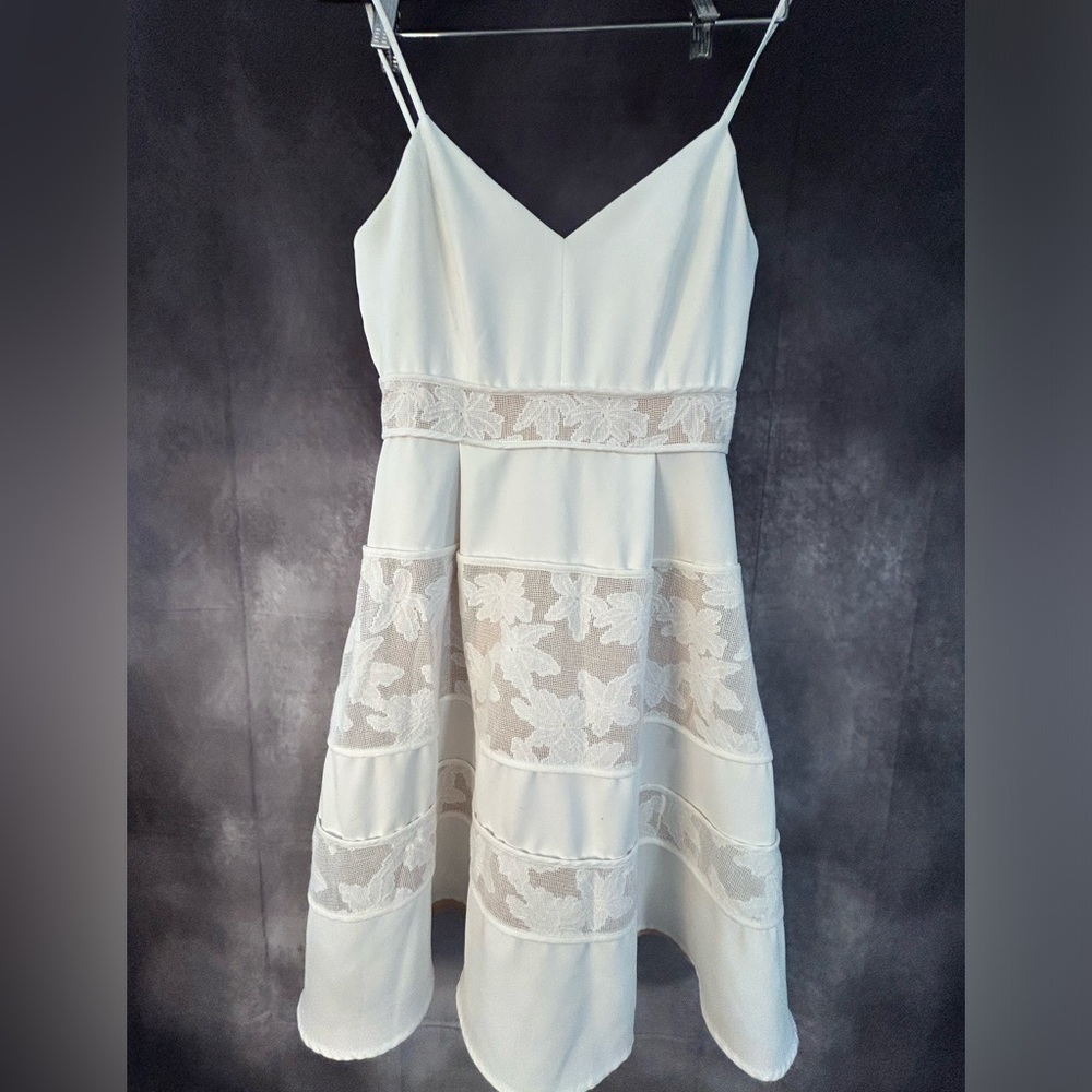 White lace detail size small